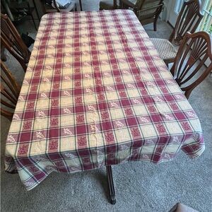 Elegant Red and Cream Checkered Tablecloth